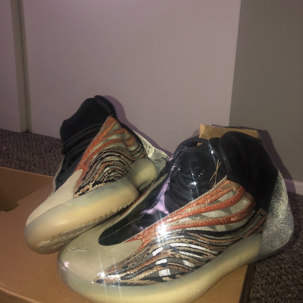 Yeezy QNTM “Flash Orange” Size 11.5